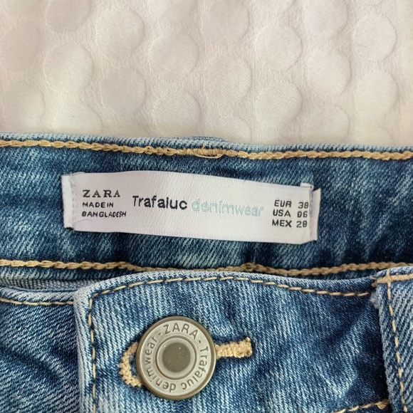 Zara denim shorts, light blue wash, high waist - Picture 5 of 7